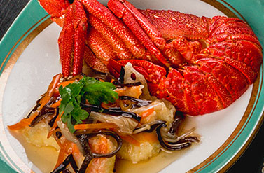 写真:お料理一例(伊勢海老)